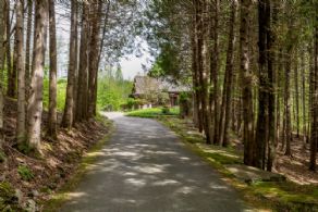 Approach to Main Residence - Country homes for sale and luxury real estate including horse farms and property in the Caledon and King City areas near Toronto