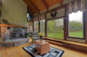 Country Retreat, Mono, Mono, Ontario, Canada - Country homes for sale and luxury real estate including horse farms and property in the Caledon and King City areas near Toronto
