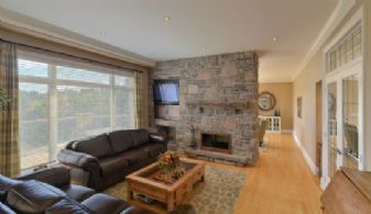 Family Room - Country homes for sale and luxury real estate including horse farms and property in the Caledon and King City areas near Toronto