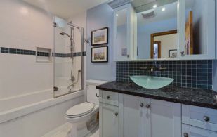 Main Bathroom - Country homes for sale and luxury real estate including horse farms and property in the Caledon and King City areas near Toronto