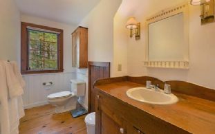 Bathroom - Country homes for sale and luxury real estate including horse farms and property in the Caledon and King City areas near Toronto