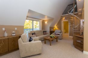Upper Level Family Room - Country homes for sale and luxury real estate including horse farms and property in the Caledon and King City areas near Toronto