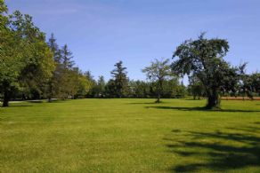 Country Bungalow East Garafraxa, Ontario - Country homes for sale and luxury real estate including horse farms and property in the Caledon and King City areas near Toronto