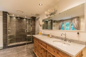 Master Bathroom - Country homes for sale and luxury real estate including horse farms and property in the Caledon and King City areas near Toronto