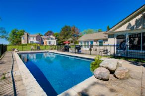 Pool with pool house - Country homes for sale and luxury real estate including horse farms and property in the Caledon and King City areas near Toronto