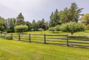Front yard - Country homes for sale and luxury real estate including horse farms and property in the Caledon and King City areas near Toronto