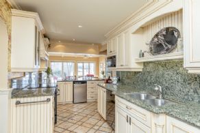 Updated Kitchen - Country homes for sale and luxury real estate including horse farms and property in the Caledon and King City areas near Toronto