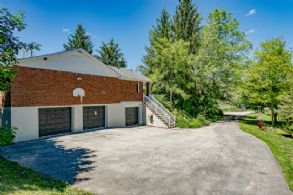 3-car Garage - Country homes for sale and luxury real estate including horse farms and property in the Caledon and King City areas near Toronto