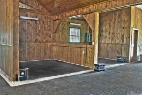 2 Grooming Stalls - Country homes for sale and luxury real estate including horse farms and property in the Caledon and King City areas near Toronto