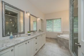 5-piece Master Bathroom - Country homes for sale and luxury real estate including horse farms and property in the Caledon and King City areas near Toronto