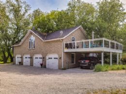 Coach House with Loft Apartment - Country homes for sale and luxury real estate including horse farms and property in the Caledon and King City areas near Toronto