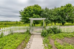 Fenced garden - Country homes for sale and luxury real estate including horse farms and property in the Caledon and King City areas near Toronto