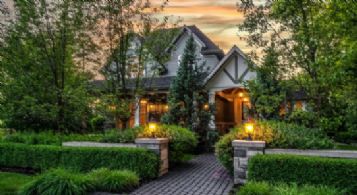 Private Courtyard - Country homes for sale and luxury real estate including horse farms and property in the Caledon and King City areas near Toronto