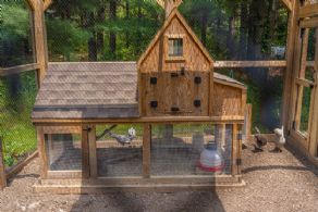 Chicken coop - Country homes for sale and luxury real estate including horse farms and property in the Caledon and King City areas near Toronto