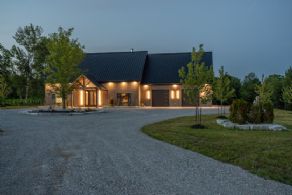 Oro Post and Beam, Oro-Medonte, Ontario - Country homes for sale and luxury real estate including horse farms and property in the Caledon and King City areas near Toronto