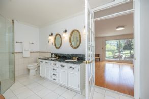 Large Primary Ensuite - Country homes for sale and luxury real estate including horse farms and property in the Caledon and King City areas near Toronto