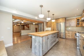 Custom Kitchen - Country homes for sale and luxury real estate including horse farms and property in the Caledon and King City areas near Toronto