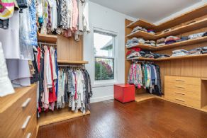 Dressing Room - Country homes for sale and luxury real estate including horse farms and property in the Caledon and King City areas near Toronto