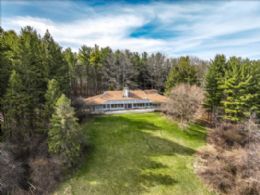 Guest House - Country homes for sale and luxury real estate including horse farms and property in the Caledon and King City areas near Toronto