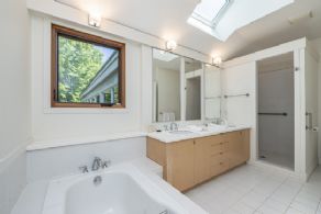 Primary en suite bathroom - Country homes for sale and luxury real estate including horse farms and property in the Caledon and King City areas near Toronto