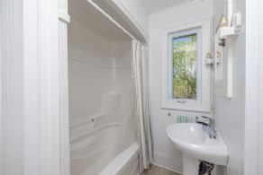 Bathroom  - Country homes for sale and luxury real estate including horse farms and property in the Caledon and King City areas near Toronto