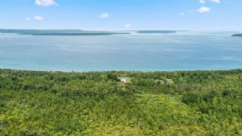 North Ridge Farm, Big Bay, Georgian Bluffs, Ontario - Country homes for sale and luxury real estate including horse farms and property in the Caledon and King City areas near Toronto